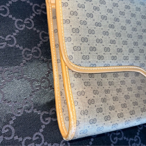 Vintage Gucci Clutch - Picture 2 of 7